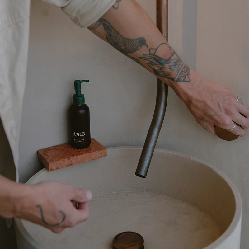 MĀNUKA EXFOLIATE CLEANSER